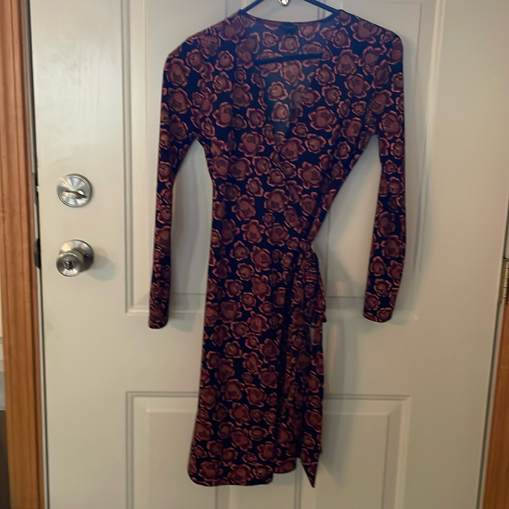 NWOT Ann Taylor polyester floral long sleeve wrap dress, Size 0P